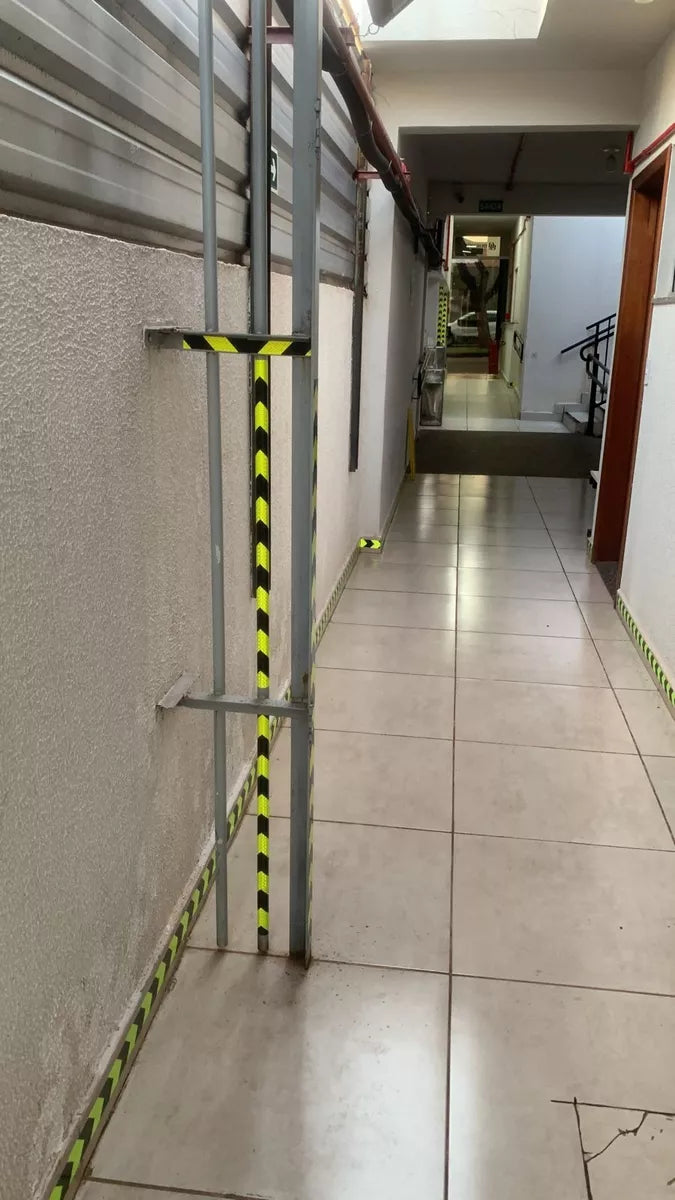 Fita Adesiva Luminosa Refletiva Seguranca Seta 5 metros x 5cm BOM1311